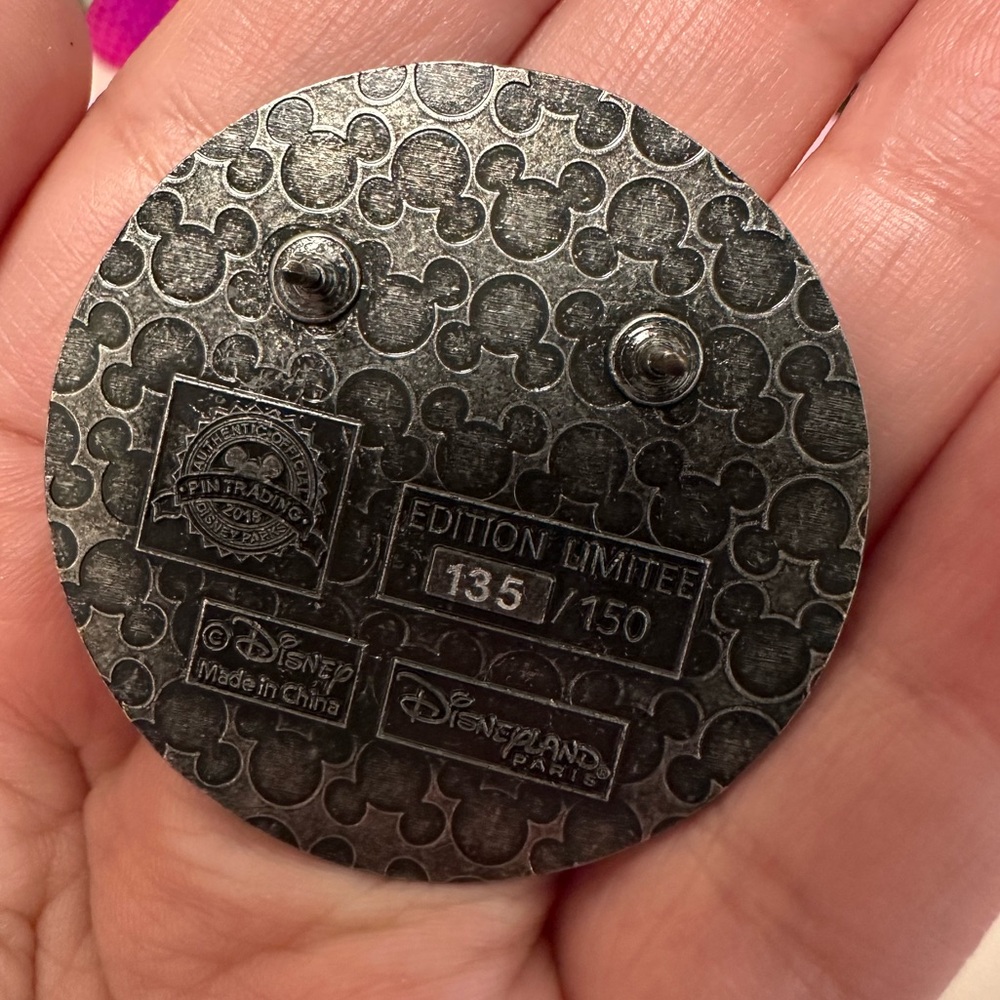 📍FINAL SALE📍Disneyland Paris Figaro Coin Medallion Pin LE 150 - Picture 2 of 3
